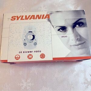 Sylviania CD Player AM FM Radio New in Slightly Damaged Box Excellent